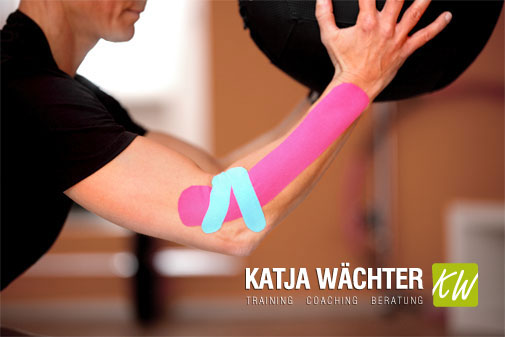 Personal-Training-Berlin-Funktionales Training_altersfitness-Kinesiotape